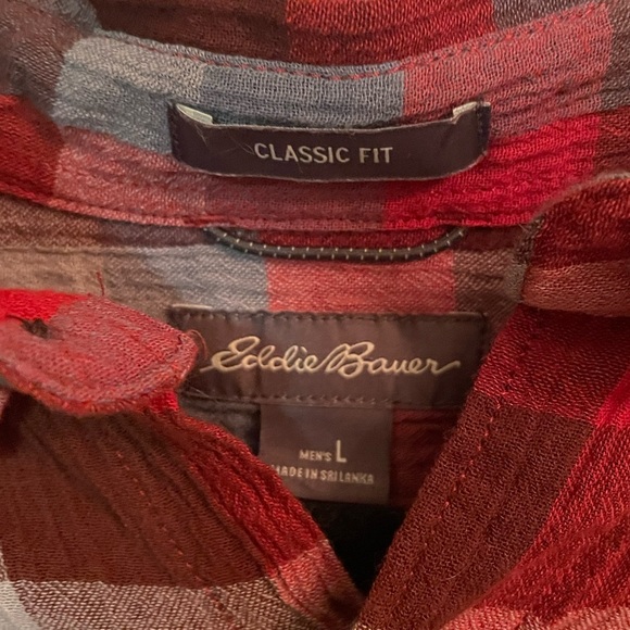 EDDIE BAUER BUTTON UP, LIGHTWEIGHT MATERIAL, SUPER COMFY! 🚴‍♂️🏔 - Picture 2 of 4